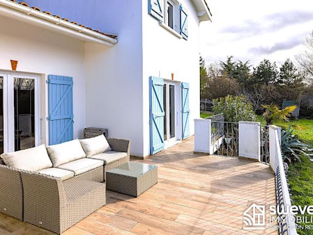 Vente Maison 8 pièces 220 m2 Goyrans