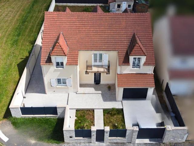 Vente Maison 8 pièces 220 m2 Savigny le Temple