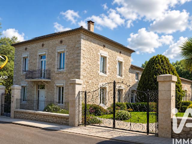 Vente Maison 8 pièces 220 m2 Septfonds