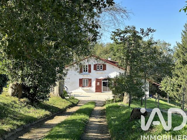 Vente Maison 8 pièces 221 m2 Urt