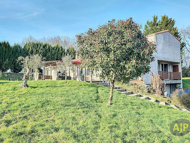 Vente Maison 8 pièces 221 m2 Vieillevigne