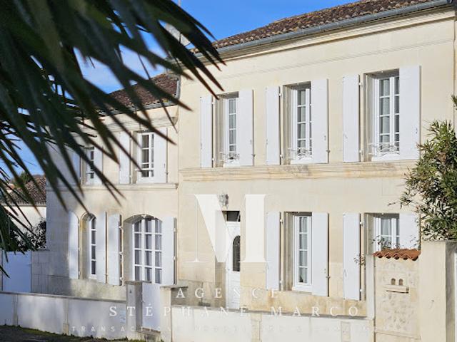 Vente Maison 8 pièces 223 m2 Saintes