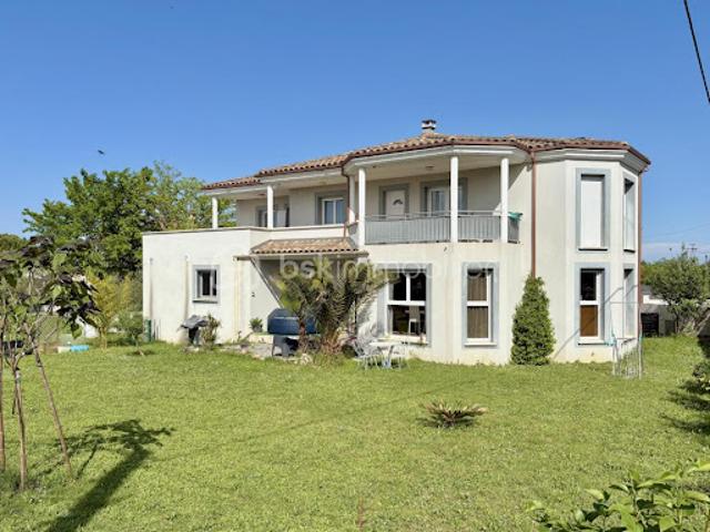 Vente Maison 8 pièces 235 m2 Bagard