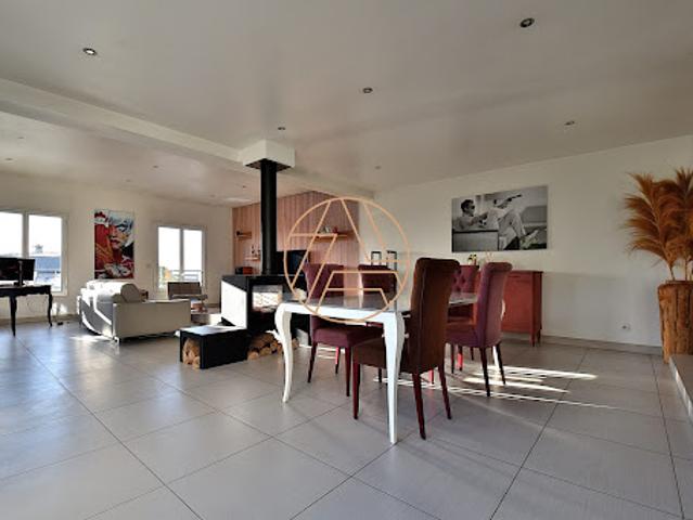 Vente Maison 8 pièces 235 m2 Chennevieres sur marne