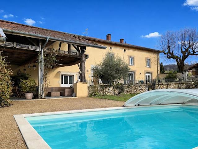 Vente Maison 8 pièces 235 m2 Saint verand