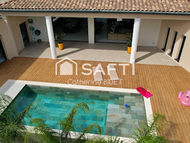 Vente Maison 8 pièces 236 m2 Aigues Mortes