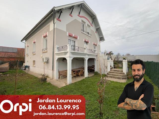 Vente Maison 8 pièces 236 m2 Les Abrets