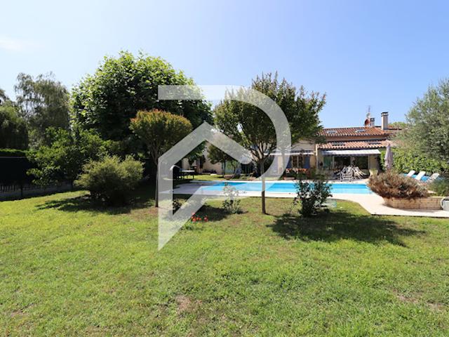 Vente Maison 8 pièces 239 m2 Les Mathes