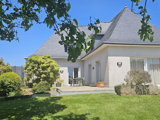 Vente Maison 8 pièces 230 m2 Carhaix Plouguer