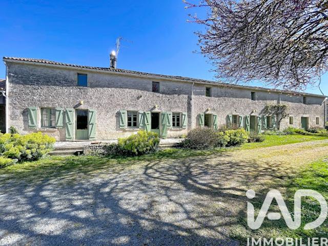 Vente Maison 8 pièces 230 m2 Saint Pompain