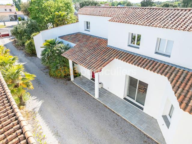 Vente Maison 8 pièces 231.87 m2 Saint Gilles Croix de Vie