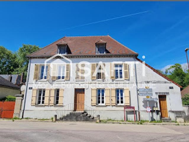 Vente Maison 8 pièces 232 m2 Estissac