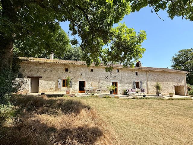 Vente Maison 8 pièces 233.85 m2 Saint Coutant