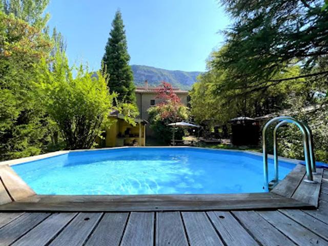 Vente Maison 8 pièces 244 m2 Laragne Montéglin