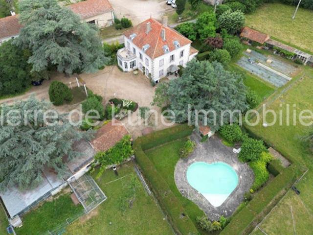 Vente Maison 8 pièces 245 m2 Saint Forgeux Lespinasse