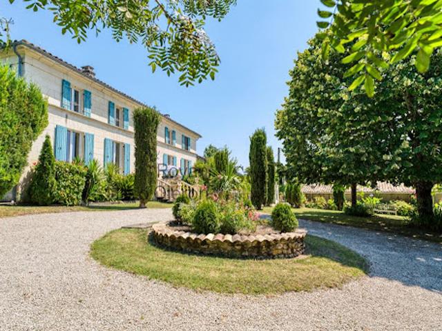 Vente Maison 8 pièces 246 m2 Saint Dizant du Gua