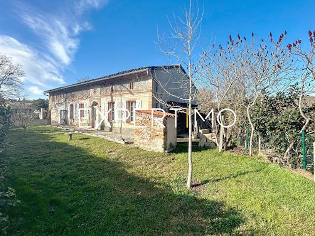 Vente Maison 8 pièces 240 m2 Ayguesvives