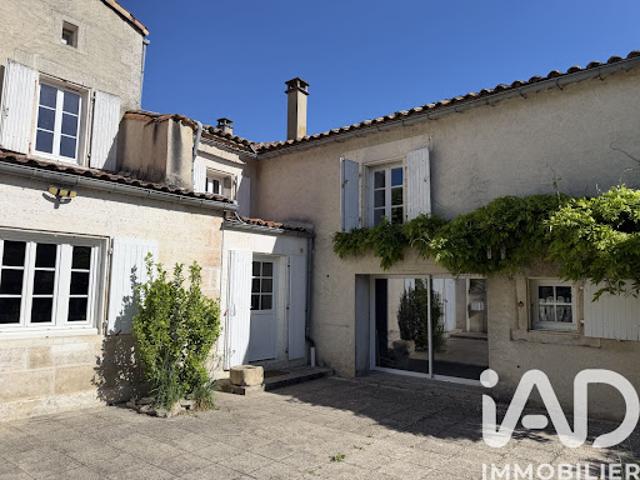Vente Maison 8 pièces 240 m2 Saint Amant de Boixe