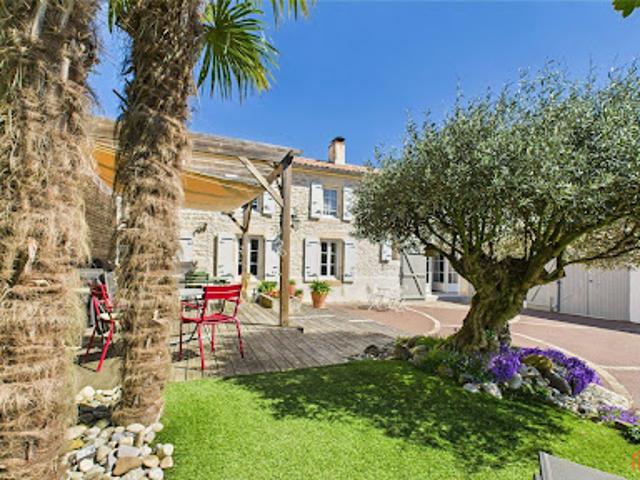 Vente Maison 8 pièces 242 m2 Saint Germain de Marencennes