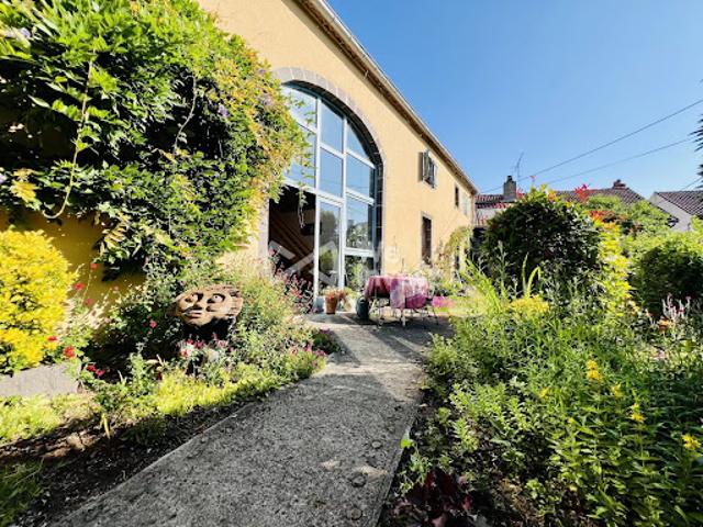 Vente Maison 8 pièces 243.24 m2 Combronde