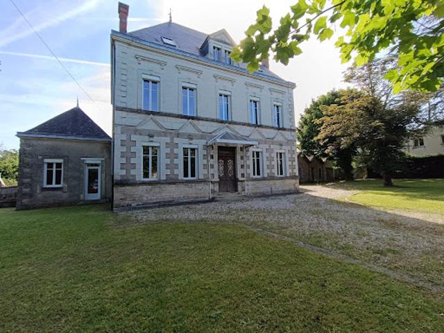 Vente Maison 8 pièces 256 m2 Coutras
