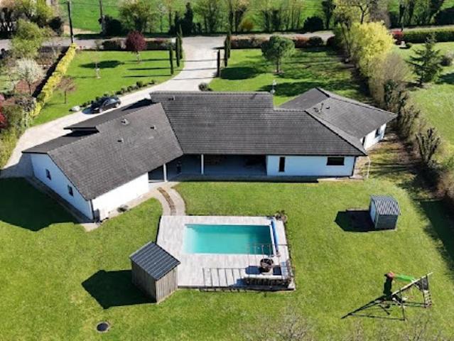 Vente Maison 8 pièces 257 m2 Ruffec