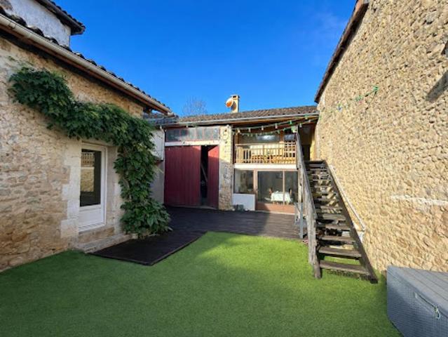 Vente Maison 8 pièces 257 m2 Vitrac Saint Vincent
