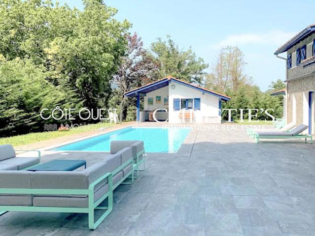 Vente Maison 8 pièces 250 m2 Ascain