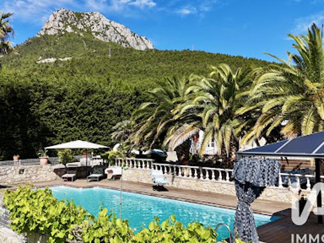 Vente Maison 8 pièces 250 m2 La Farlède