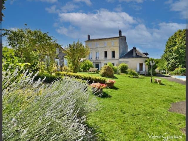 Vente Maison 8 pièces 250 m2 Saint Antoine sur l'Isle