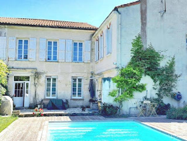 Vente Maison 8 pièces 250 m2 Tonnay Charente