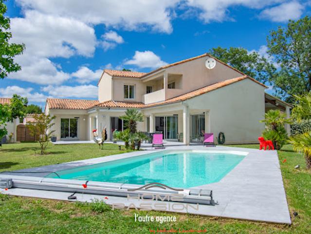 Vente Maison 8 pièces 251 m2 Saujon