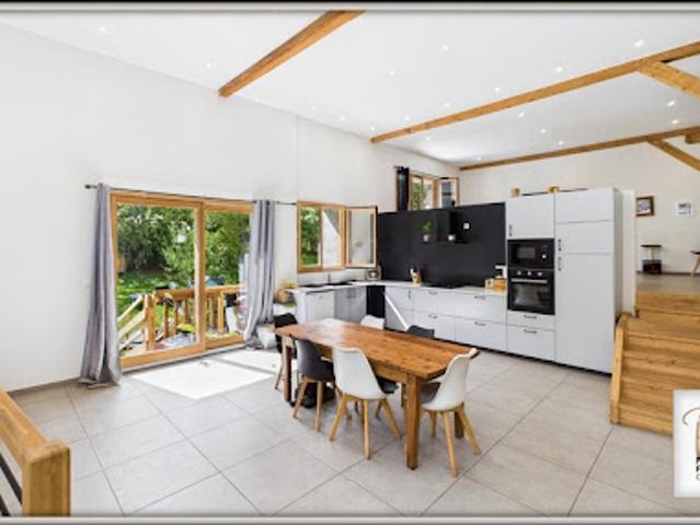 Vente Maison 8 pièces 252 m2 Villar Saint Pancrace