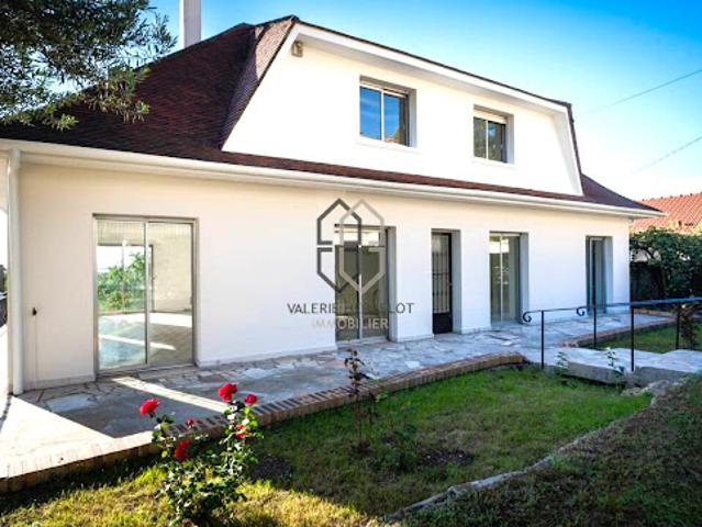 Vente Maison 8 pièces 264 m2 Chennevieres sur marne