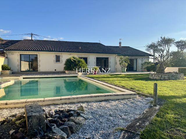 Vente Maison 8 pièces 269 m2 Bonzac
