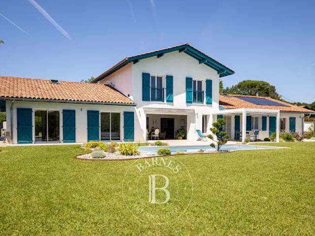 Vente Maison 8 pièces 260 m2 Arcangues