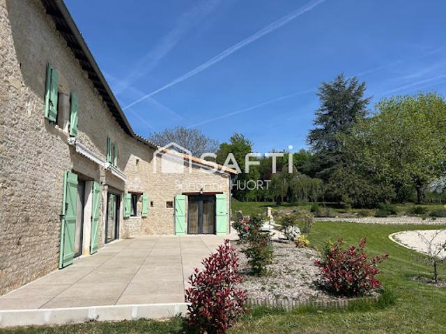 Vente Maison 8 pièces 260 m2 Coulonges sur l'Autize