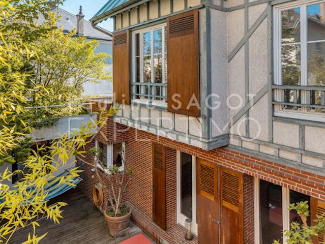 Vente Maison 8 pièces 262 m2 Courbevoie