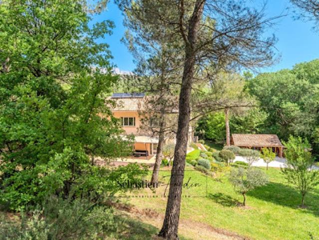 Vente Maison 8 pièces 262 m2 Rousset