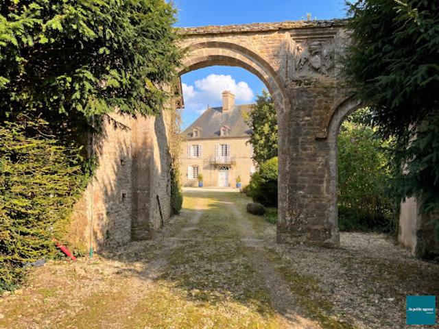 Vente Maison 8 pièces 263 m2 Audouville la Hubert