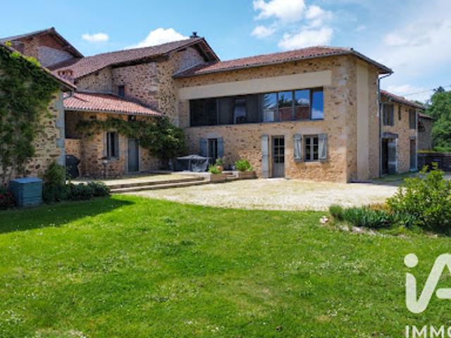 Vente Maison 9 pièces 274 m2 Rochechouart