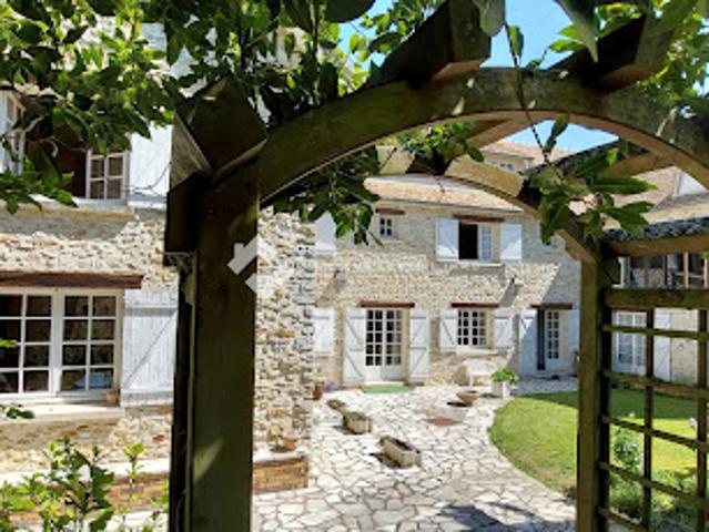 Vente Maison 8 pièces 274 m2 Thoiry