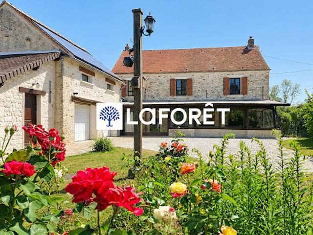 Vente Maison 8 pièces 276 m2 Jouy le Châtel