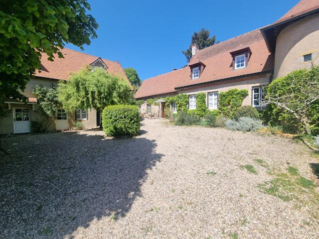 Vente Maison 8 pièces 277 m2 Issy l'Evêque