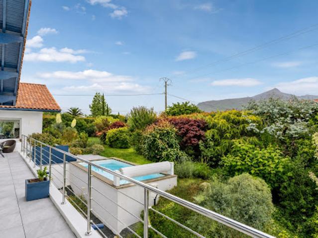 Vente Maison 8 pièces 295 m2 Urrugne