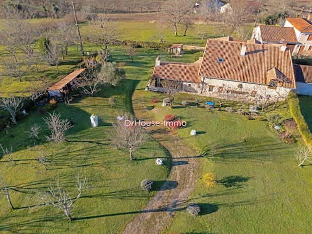 Vente Maison 8 pièces 299 m2 Neuvic