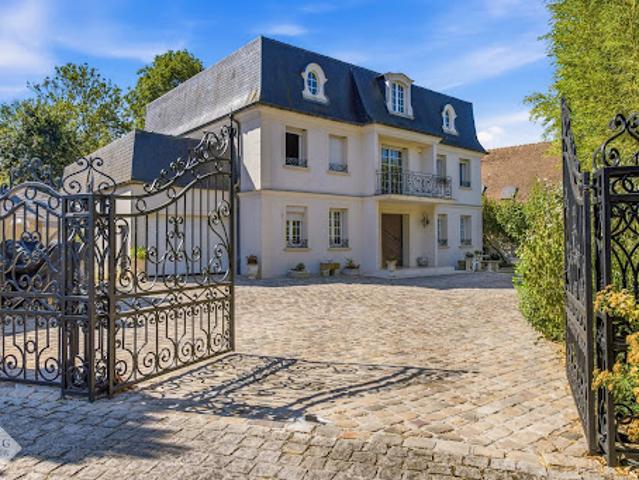 Vente Maison 8 pièces 290 m2 Le Plessis Trévise