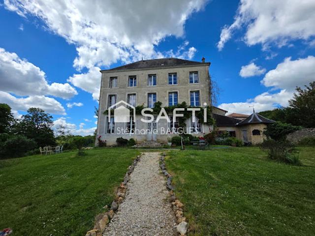 Vente Maison 8 pièces 293 m2 Sommières du Clain