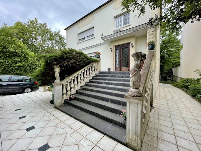 Vente Maison 8 pièces 304 m2 Le Raincy