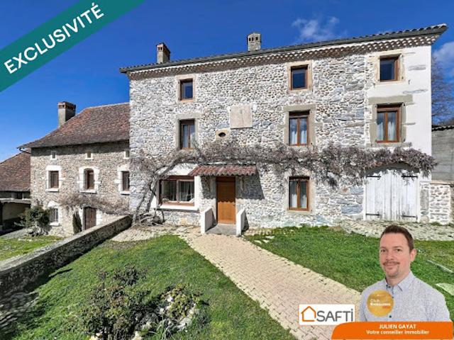 Vente Maison 8 pièces 305 m2 Montrevel